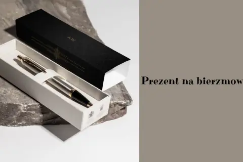 Eleganckie pióro w ozdobnym pudełku. Czy na bierzmowanie daje się prezenty? Tak, to doskonały pomysł na pamiątkę.